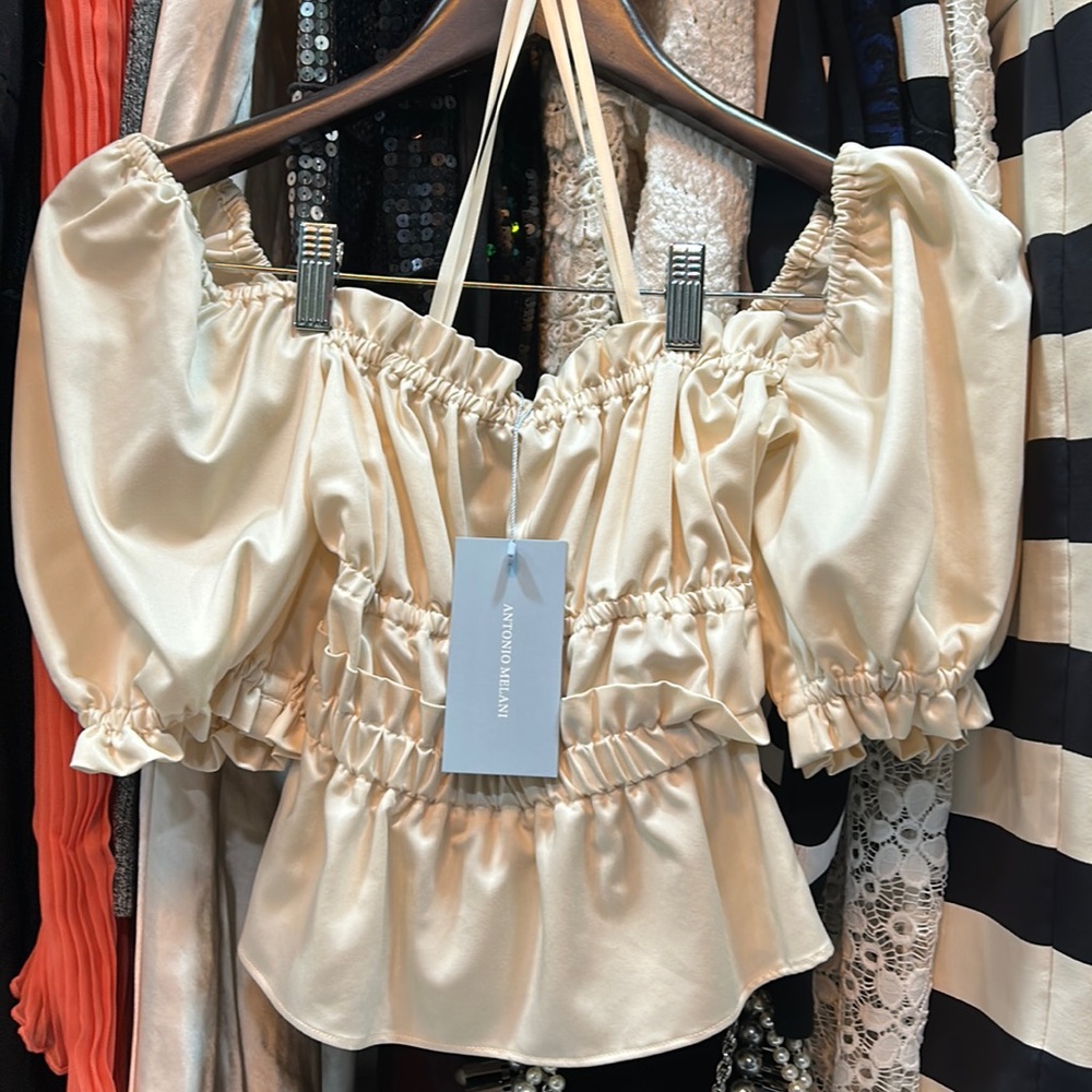NEW WITH TAGS! GORGEOUS ANTONIO MELANI NEW BLOUSE! Size XS.